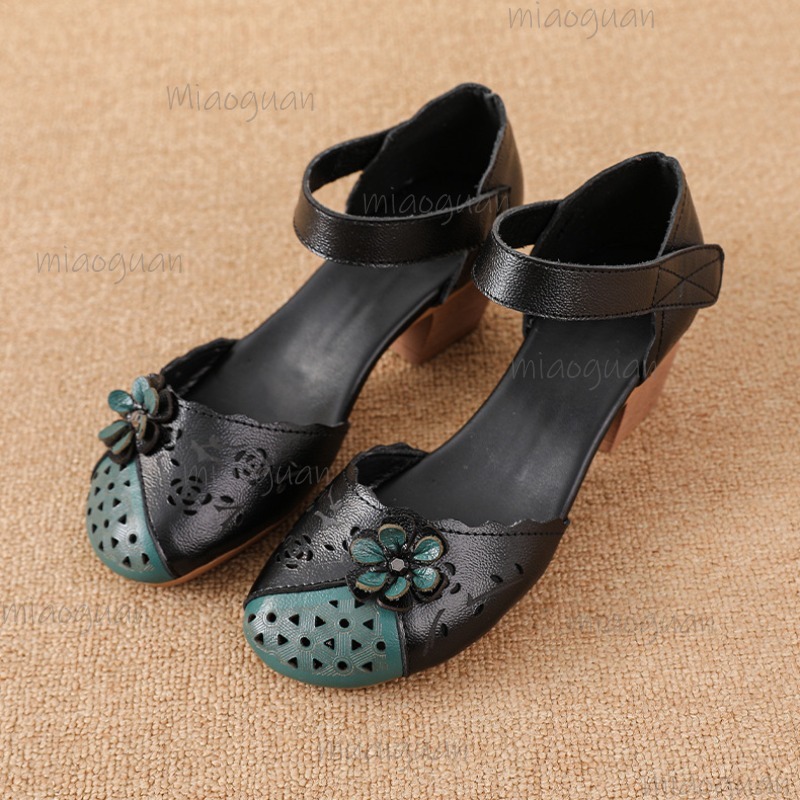 Ethnic And Fashion - Sandálias Gladiadoras Vazadas com Bico Coberto,